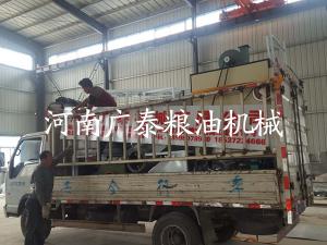 山西永濟石磨面粉機組發(fā)貨現場